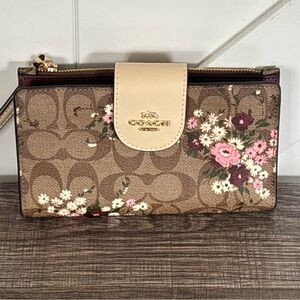 Coach Tech Phone Wallet in Signature Canvas with Evergreen Floral Print